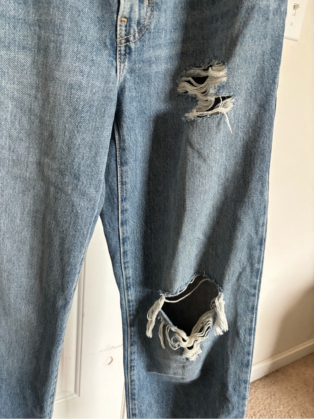 Levi’s ‘94 Baggy Jeans - Picture 2 of 9